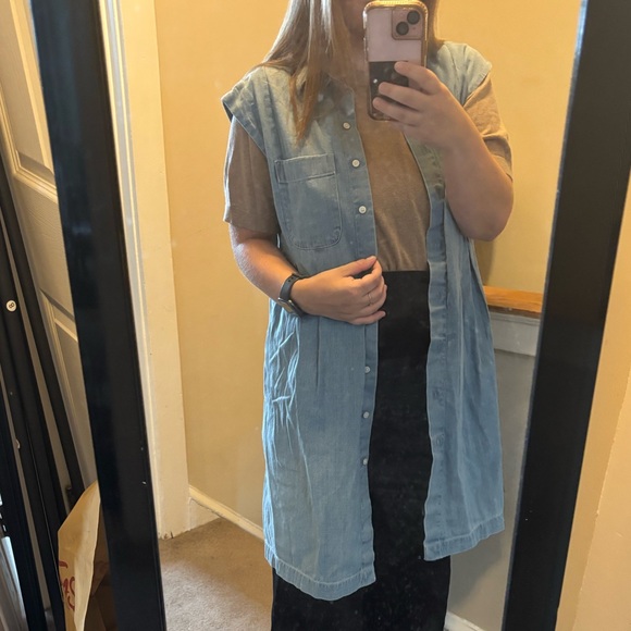 Banana Republic Long Sleeveless Denim Jacket - Picture 1 of 4